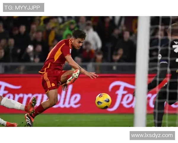 迪巴拉大头照展现独特魅力 足球场上的精英风采